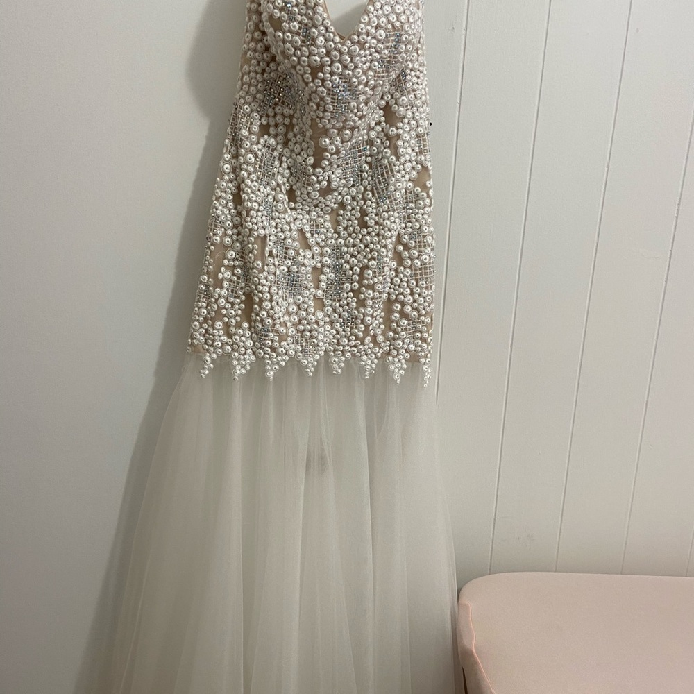 Wedding/ Ball Gown